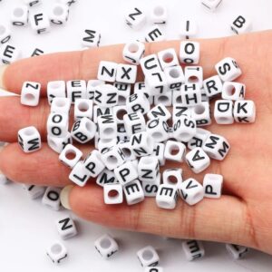 Cuentas acrílicas cuadradas de letras mixtas blancas y negras, cubo espaciador suelto, cuentas del alfabeto para la fabricación de joyas, accesorios de bricolaje, 100-500 piezas